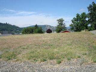 644 Cummins St, Roseburg, OR 97470-3619