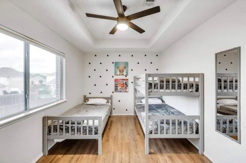 1905 Kerr Ct, Carrollton TX 75010-3208 exterior