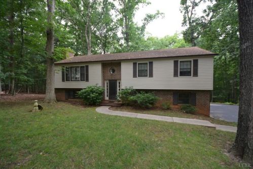 112 Woodville Dr, Forest, VA 24551-2505