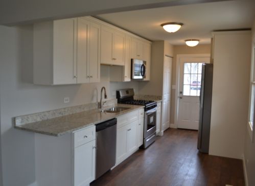 66 Ash St, Carpentersville, IL 60110-1664