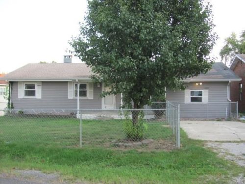 356 Maple Dr, Fort Russell, IL 62010-2254