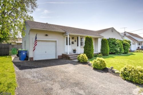 74 Richard Ave, Manville, NJ 08835-1933