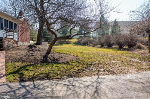 564 Lampeter Rd, Lancaster PA  17602-4010 exterior