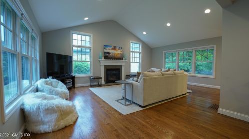 20 Sunshine Ave, Riverside, CT 06878-1220