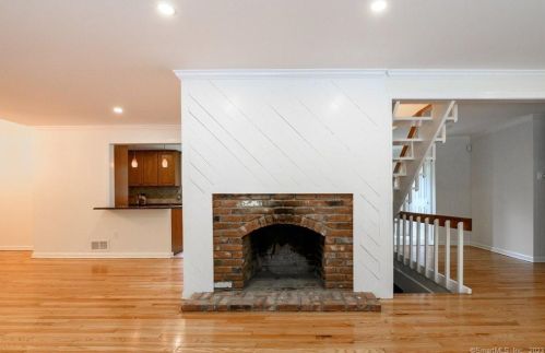 10 Sutton Pl, Cheshire CT  06410-1727 exterior
