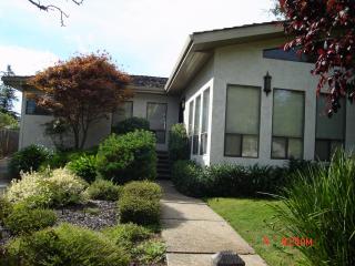 752 Edge Ln, Los Altos CA  94024-4907 exterior