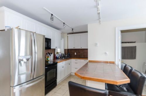 109 Bridge St, Middletown, CT 06457-2205