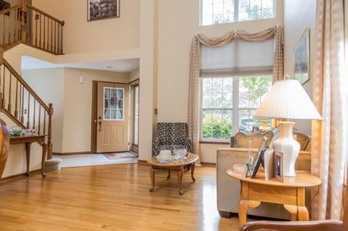1338 Geneva Ln, Hanover Park, IL 60103-8953