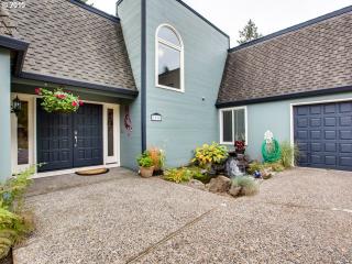 7390 Pineridge Ct, Portland, OR 97225-2647
