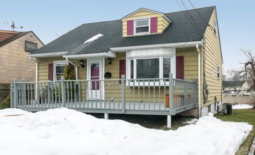 15 Kiva St, Iselin, NJ 08830-2028