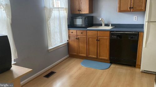 8585 Chester Grove Ct, Springfield, VA 22153-2251