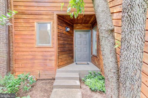 2260 Cedar Cove Ct, Herndon, VA 20191-4111