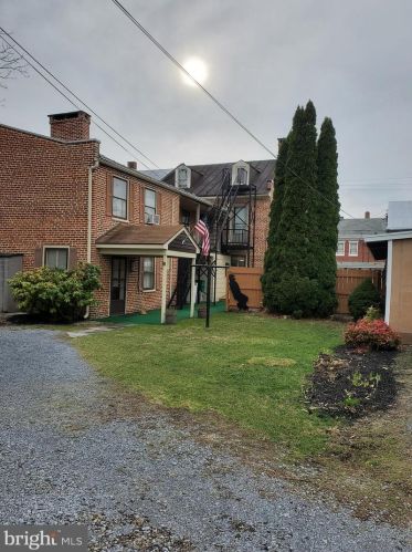 47 Bedford St, Carlisle, PA 17013-3329