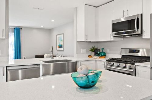 5204 Creekline Dr, Austin TX  78745-2227 exterior