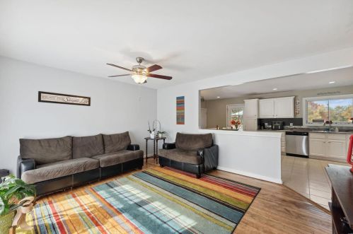 1323 Fenton Hills Rd, Fenton, MO 63026-3356