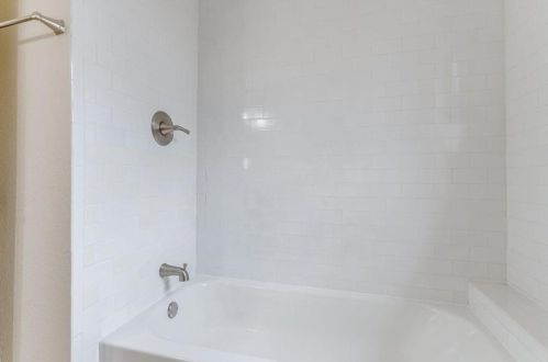 1700 Warren Ln, Fort Worth TX  76112-5723 exterior