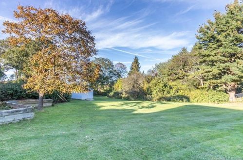 33 Camelot Dr, Upper Stepney CT  06468-2004 exterior