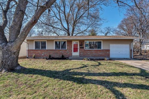 7383 Coachman Ln, Hazelwood, MO 63042-1915