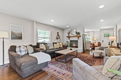 1502 Fama Dr, Atlanta GA  30329-3309 exterior