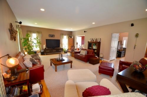 22 Benham Way, Sparta, NJ 07871-1156