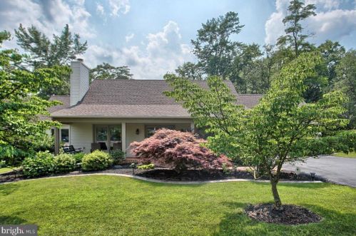 2404 Melbourne Dr, Harrisburg, PA 17112-1083