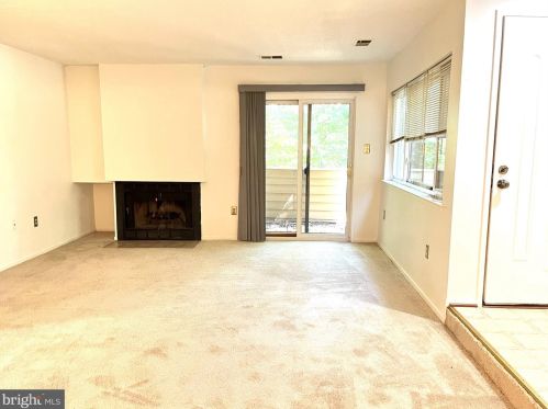 1934 Villaridge Ct, Herndon, VA 20191-4841