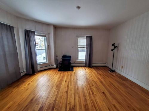 64 Central St, Unity, NH 03773-1606
