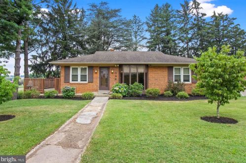 1 Carlisle Ct, York, PA 17408-4527