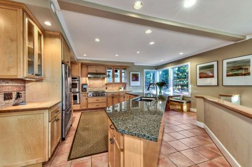 11114 Mougle Ln, Truckee CA  96161-6105 exterior