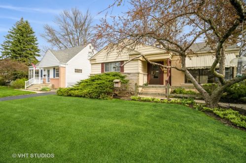612 Oakton St, Arlington Hts, IL 60004-4629