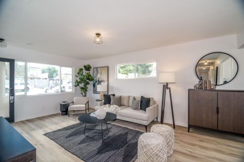356 Cortez Rd, Palm Springs, CA 92262-1910