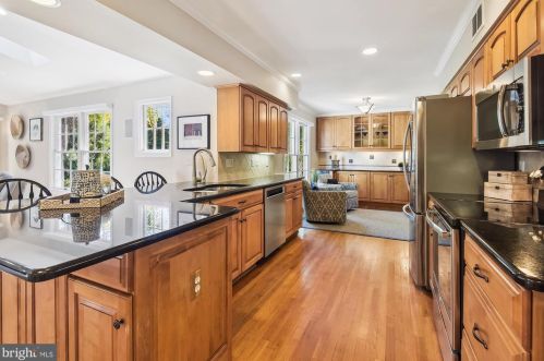13169 Autumn Hill Ln, Herndon, VA 20171-3929