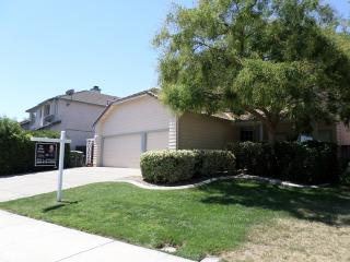 1081 Plymouth Dr, Tracy, CA 95376-9372