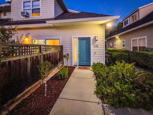 737 Cottage Ct, Mountain View, CA 94043-2635