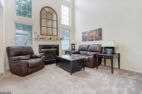 346 Cynthia Ln, Bridgewater, NJ 08807-5686