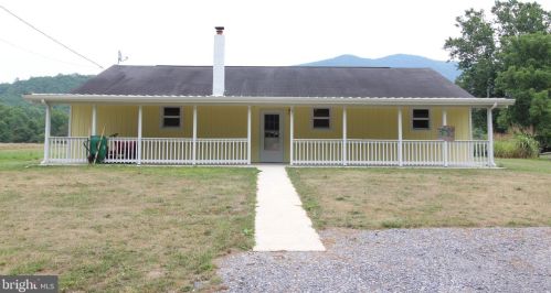 35 See Town Rd, Rig, WV 26836-8171