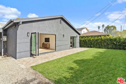 13934 Peach Grove St, Van Nuys CA  91423-1939 exterior