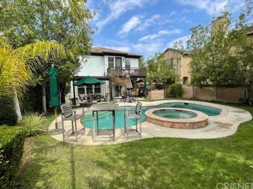 465 Parkview Ct, Simi Valley, CA 93065-8200