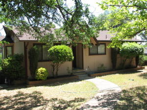 1743 Victor Ave, Redding, CA 96003-4027