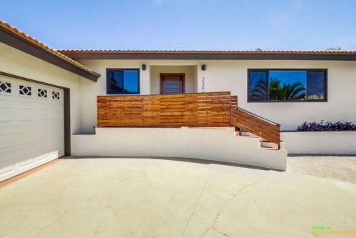 2390 Cipriano Ln, Carlsbad, CA 92008-1006
