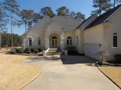 121 Elliott Cir, Mc Cormick, SC 29835-4242