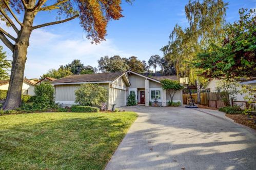 1235 River Bluff Dr, Valley Home, CA 95361-2655