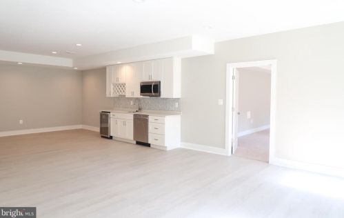 7016 Ridgeway Dr, Springfield VA  22150-3028 exterior
