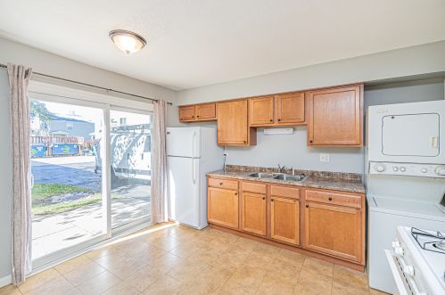 195 Thomas Ct, Hanover Park, IL 60103-7805