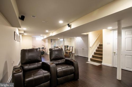 9 Nestlewood Way, Princeton NJ  08540-6132 exterior