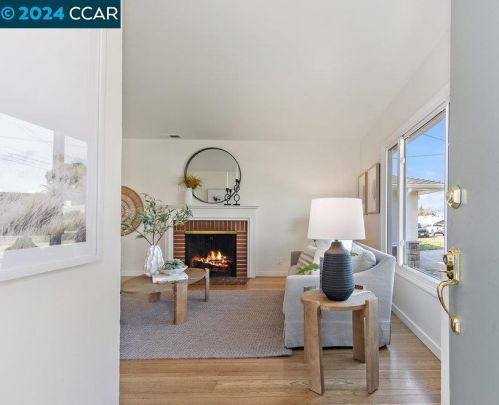 1945 Encima Dr, Concord CA  94519-2207 exterior