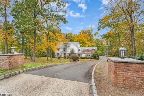 16 Sandalwood Dr, Warren, NJ 07059-5254