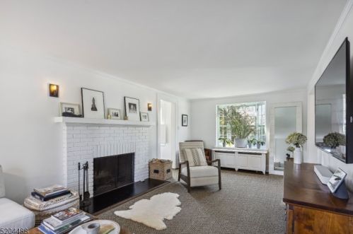 61 Mccosh Rd, Montclair, NJ 07043-2103