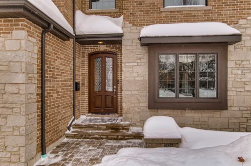252 Grantley Ave, Elmhurst, IL 60126-2238