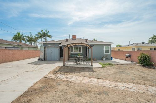 526 Buttonwood St, Anaheim CA  92805-2225 exterior